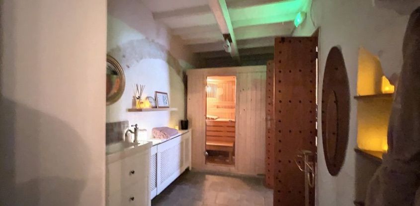 Maison 7 pièces de 195 m² à Roquebrune-Cap-Martin (06190)