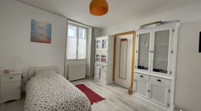 Apartment 3 rooms of 62 m² in La Rochelle (17000)