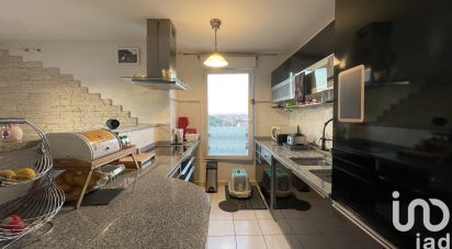 Apartment 3 rooms of 61 m² in Combs-la-Ville (77380)