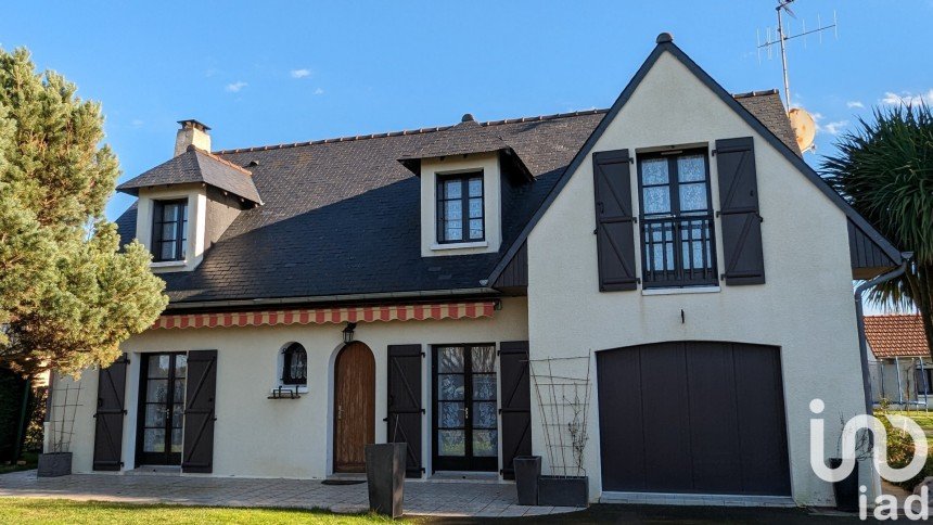 House 8 rooms of 160 m² in Nieuil-l'Espoir (86340)