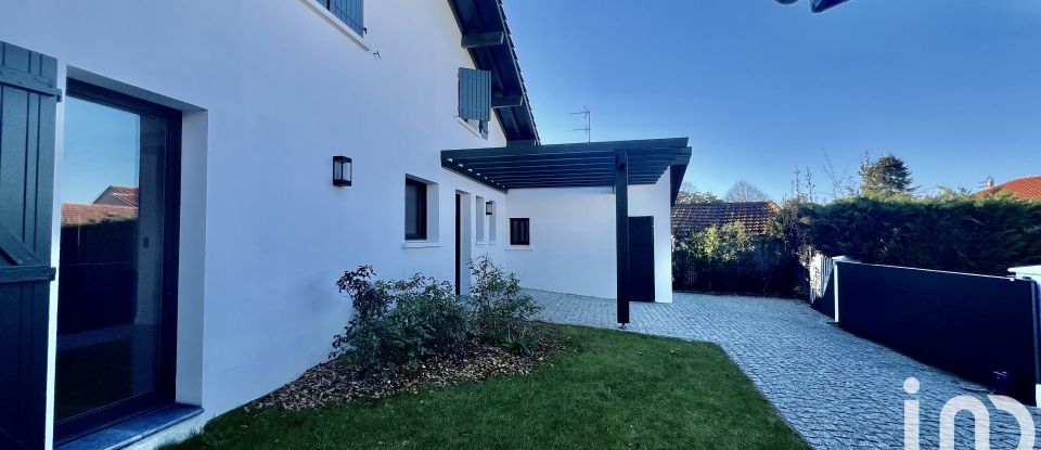 Traditional house 7 rooms of 168 m² in Anglet (64600)