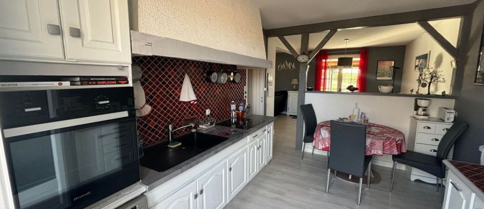 House 6 rooms of 131 m² in Oyré (86220)