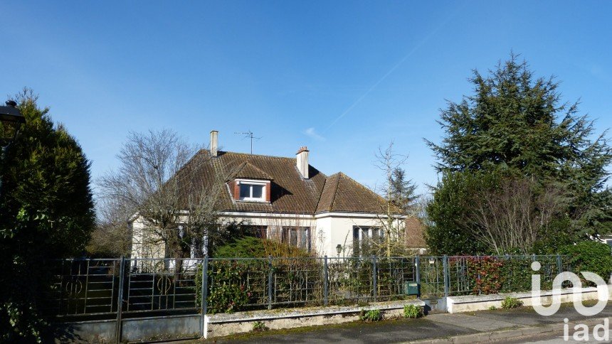 Maison traditionnelle 6 pièces de 175 m² à Pithiviers-le-Vieil (45300)