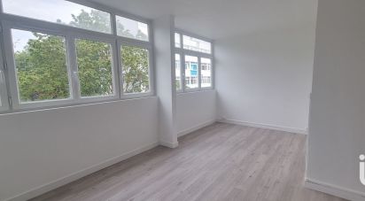 Appartement 3 pièces de 58 m² à - (91000)