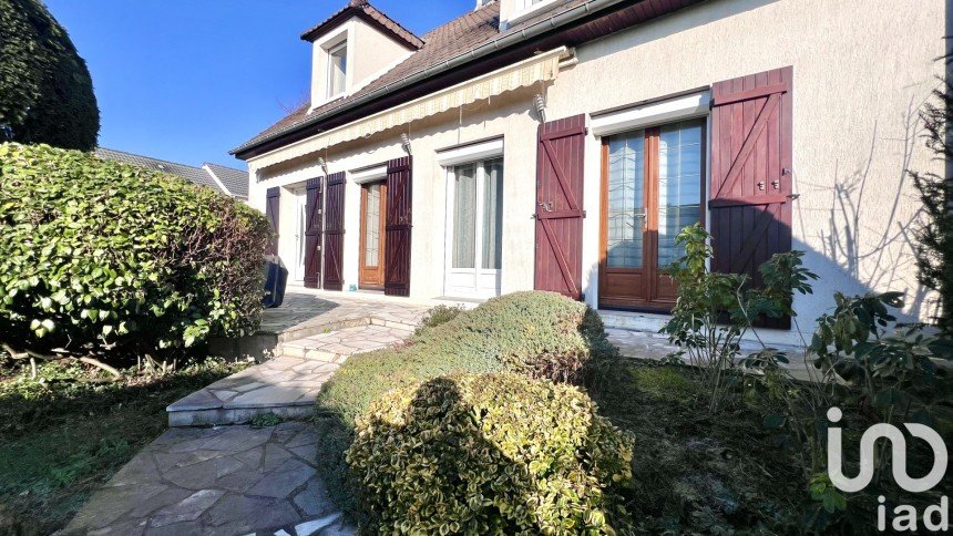Traditional house 7 rooms of 132 m² in Crosne (91560)