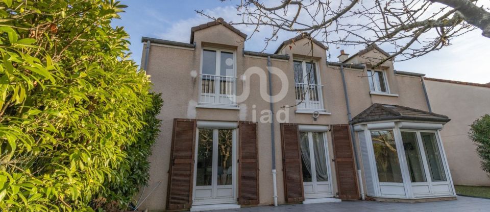 House 6 rooms of 142 m² in Chatou (78400)