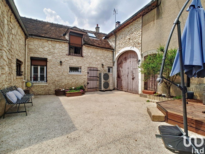 Maison 6 pièces de 132 m² à Montigny-Lencoup (77520)