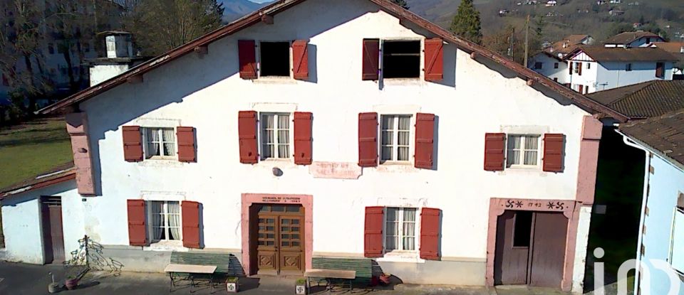 Maison traditionnelle 15 pièces de 454 m² à Saint-Jean-Pied-de-Port (64220)