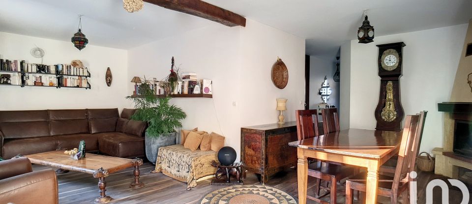Maison traditionnelle 6 pièces de 138 m² à Forges-les-Bains (91470)