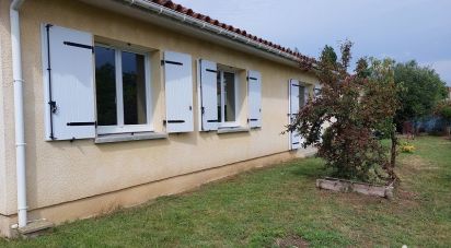 House 4 rooms of 93 m² in Saint-Seurin-sur-l'Isle (33660)