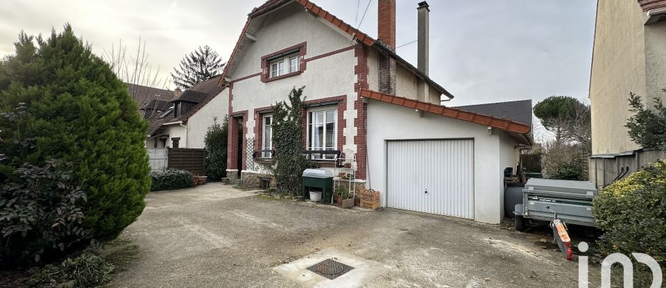 Traditional house 5 rooms of 103 m² in Sainte-Geneviève-des-Bois (91700)