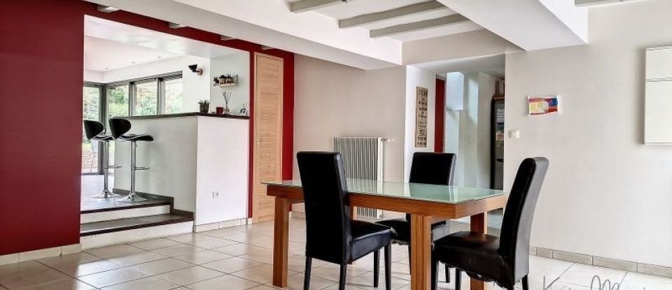House 6 rooms of 145 m² in Saint-Clair-sur-l'Elle (50680)