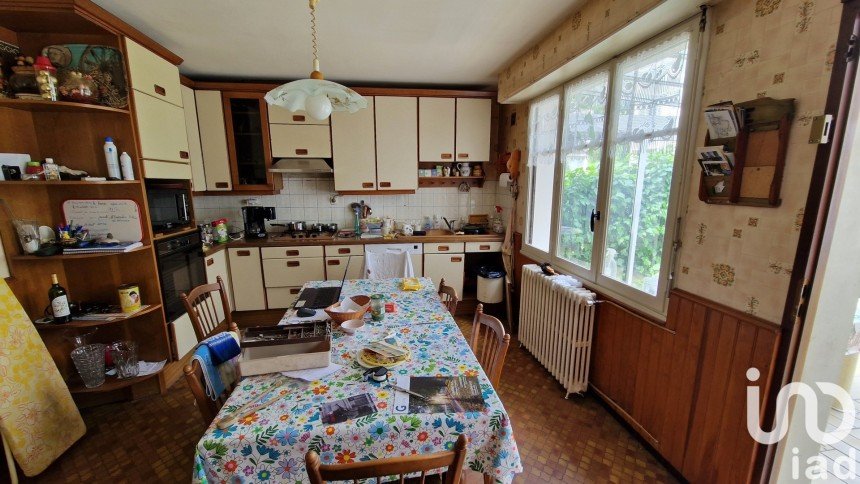 Traditional house 5 rooms of 91 m² in Gelos (64110)