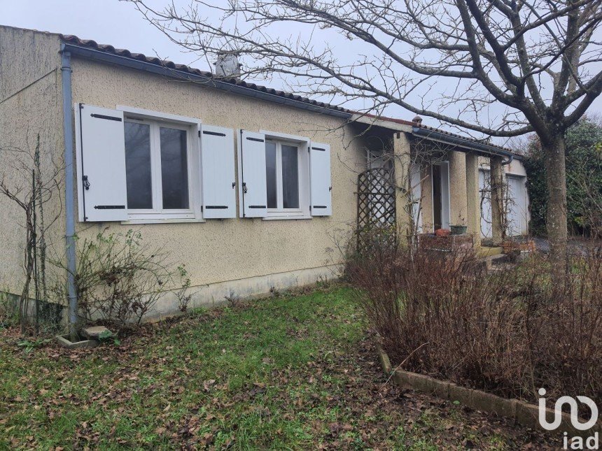 House 4 rooms of 91 m² in Loulay (17330)