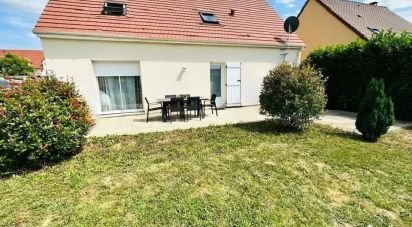 House 6 rooms of 106 m² in Fontaine-la-Guyon (28190)
