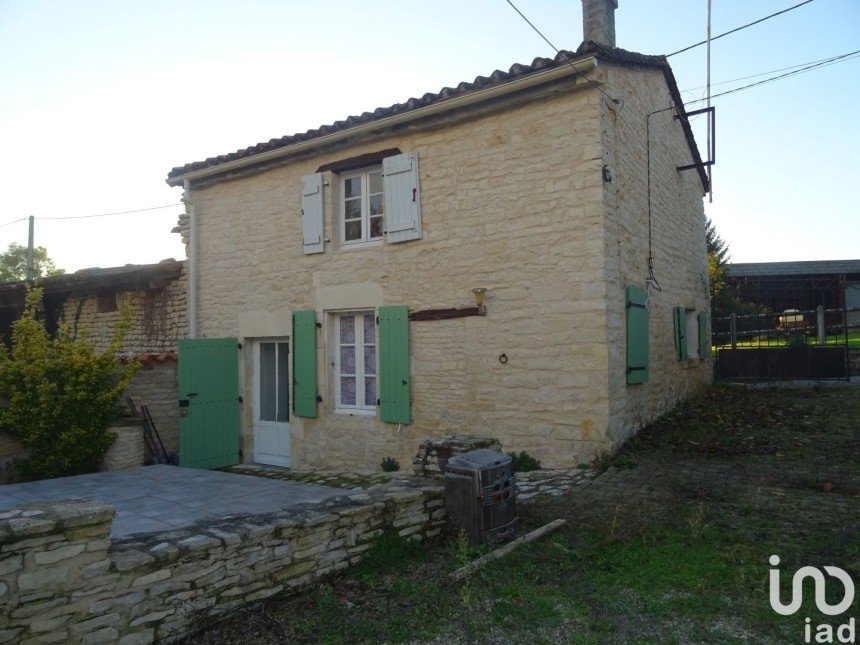House 2 rooms of 44 m² in Ligné (16140)