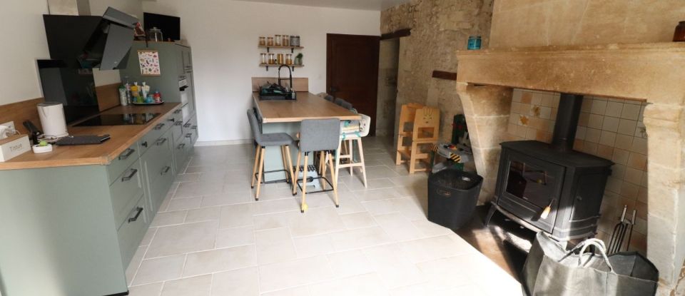 House 11 rooms of 350 m² in Pouillac (17210)