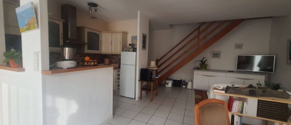 House 3 rooms of 69 m² in Saintes (17100)