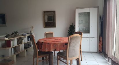 House 3 rooms of 69 m² in Saintes (17100)
