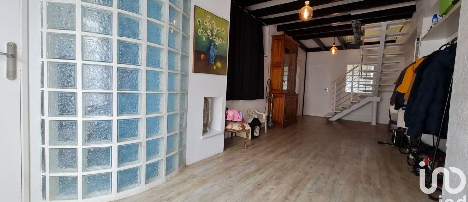 Apartment 6 rooms of 244 m² in Saint-Julien-les-Villas (10800)