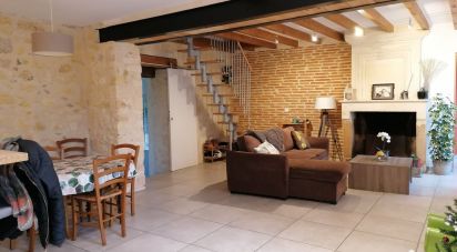 House 5 rooms of 145 m² in Saint-Yzan-de-Soudiac (33920)