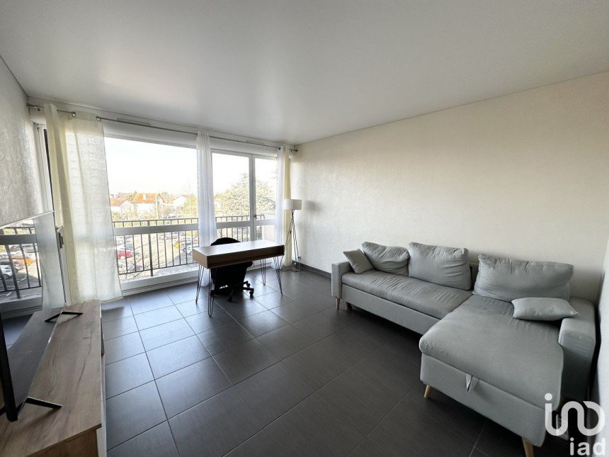 Apartment 3 rooms of 61 m² in Ris-Orangis (91130)