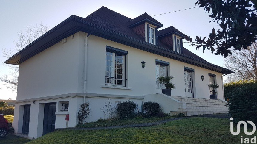House 6 rooms of 162 m² in Oloron-Sainte-Marie (64400)
