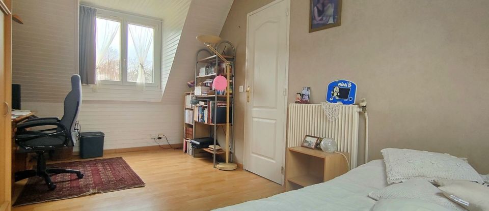 House 5 rooms of 105 m² in Lévis-Saint-Nom (78320)