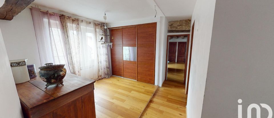 House 10 rooms of 220 m² in Nandy (77176)