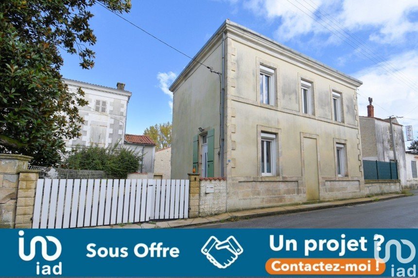 Town house 4 rooms of 95 m² in Marsais (17700)