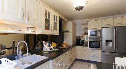 House 5 rooms of 104 m² in Poissy (78300)