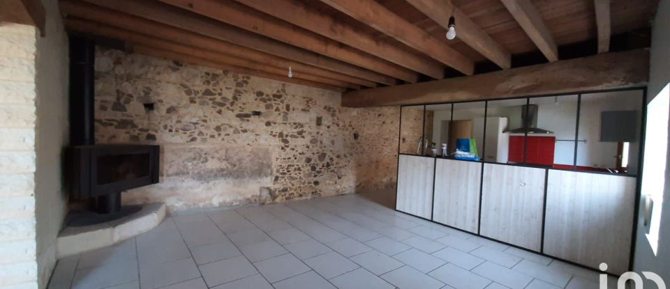 House 7 rooms of 160 m² in LORETZ D'ARGENTON (79290)
