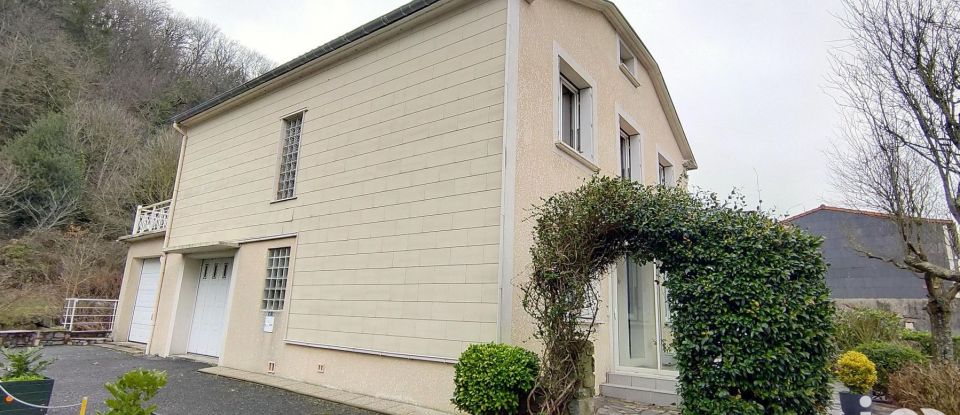 House 7 rooms of 160 m² in Labastide-Rouairoux (81270)