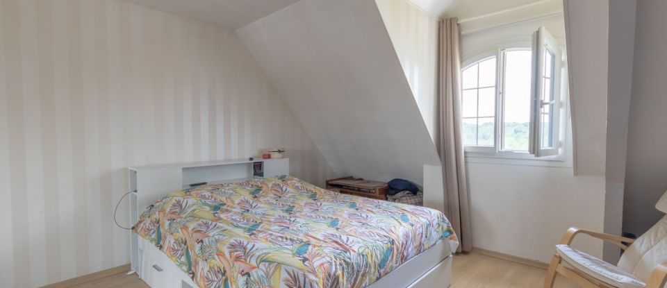 House 6 rooms of 145 m² in Villecresnes (94440)