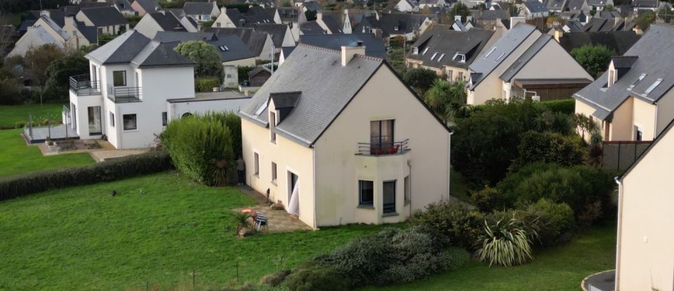 House 6 rooms of 122 m² in Saint-Quay-Perros (22700)