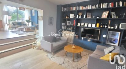 Mansion 9 rooms of 225 m² in Bordeaux (33800)