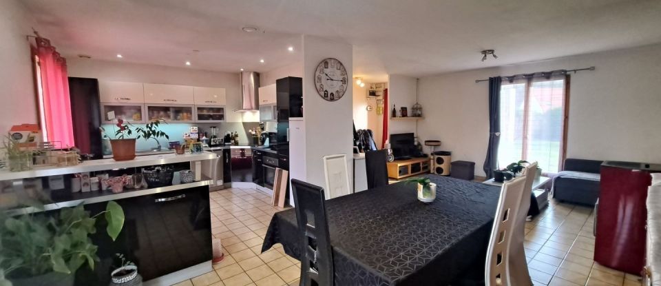 Maison 4 pièces de 90 m² à Saint-Sérotin (89140)