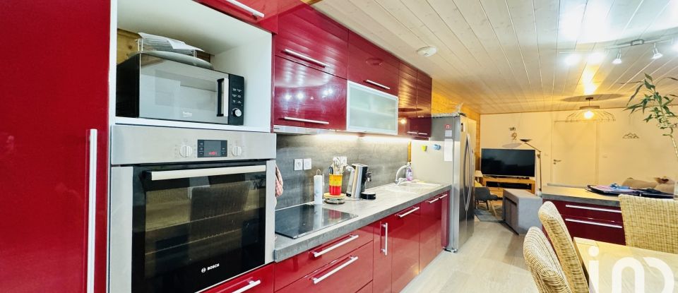 Apartment 4 rooms of 99 m² in Saint-Pierre-en-Faucigny (74800)