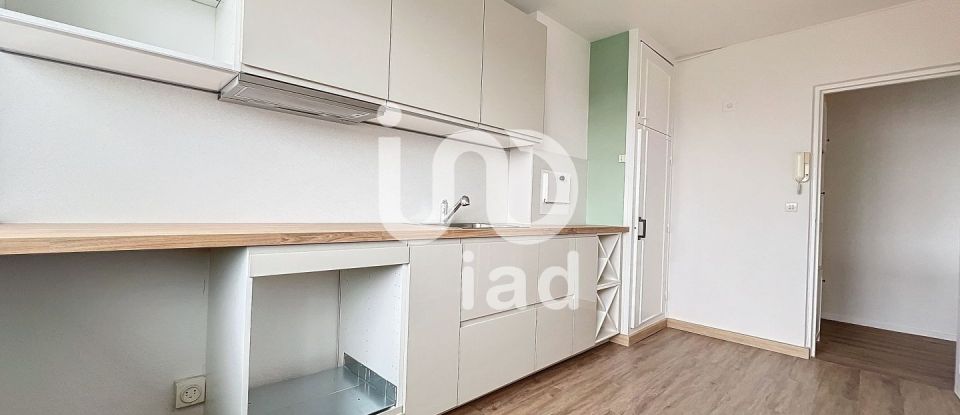 Apartment 4 rooms of 76 m² in Vélizy-Villacoublay (78140)