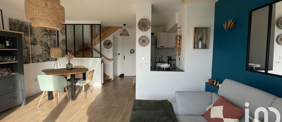 Duplex 3 rooms of 67 m² in Plaisir (78370)