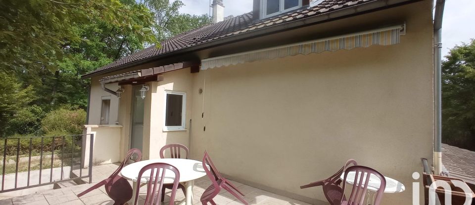 Traditional house 7 rooms of 140 m² in Bazoches-sur-le-Betz (45210)