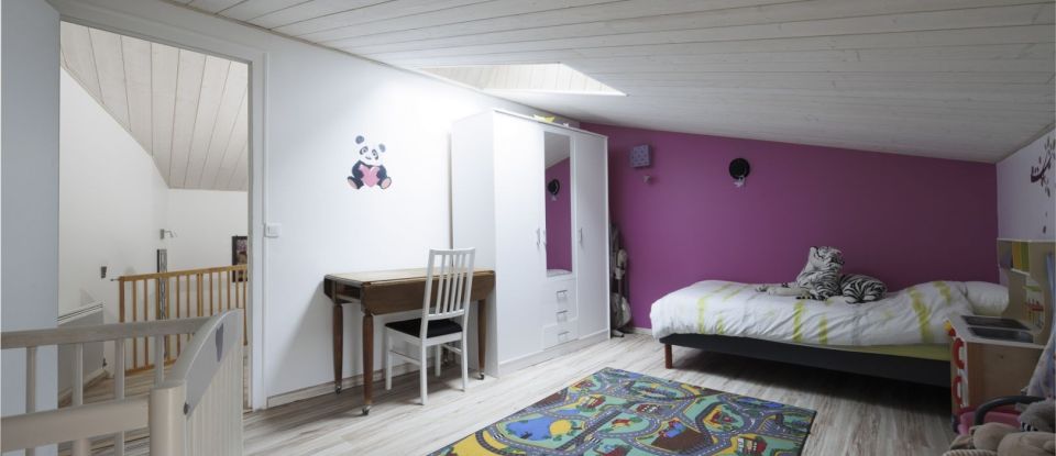 House 6 rooms of 135 m² in Saint-Genis-l'Argentière (69610)