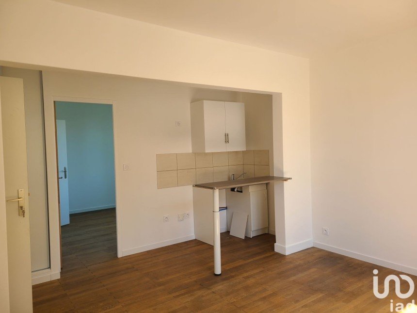 Apartment 2 rooms of 33 m² in Saumur (49400)
