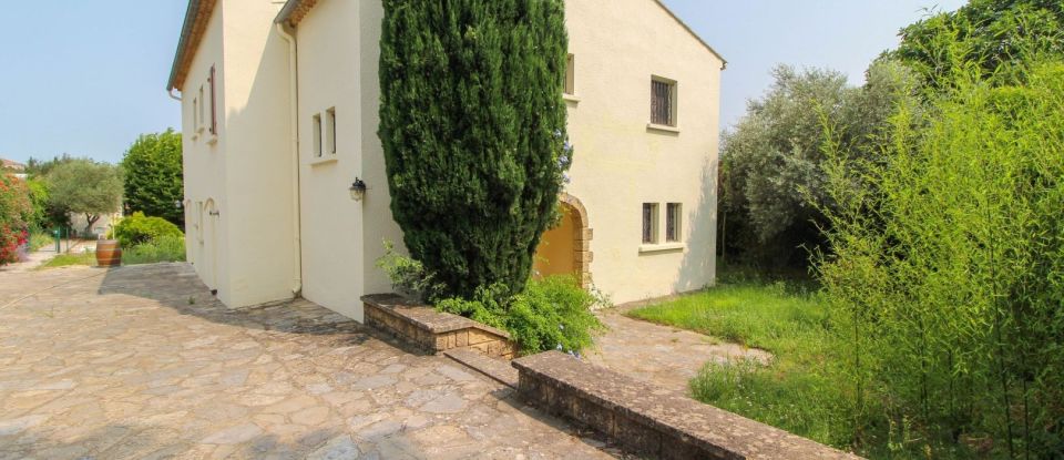 House 7 rooms of 215 m² in Uzès (30700)