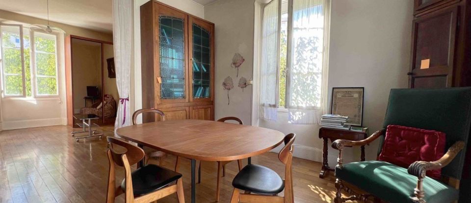 House 7 rooms of 165 m² in Grenoble (38100)