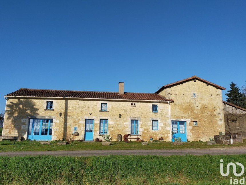 Maison 9 pièces de 257 m² à Foussais-Payré (85240)