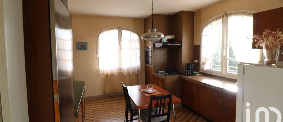 Traditional house 8 rooms of 240 m² in Carbon-Blanc (33560)