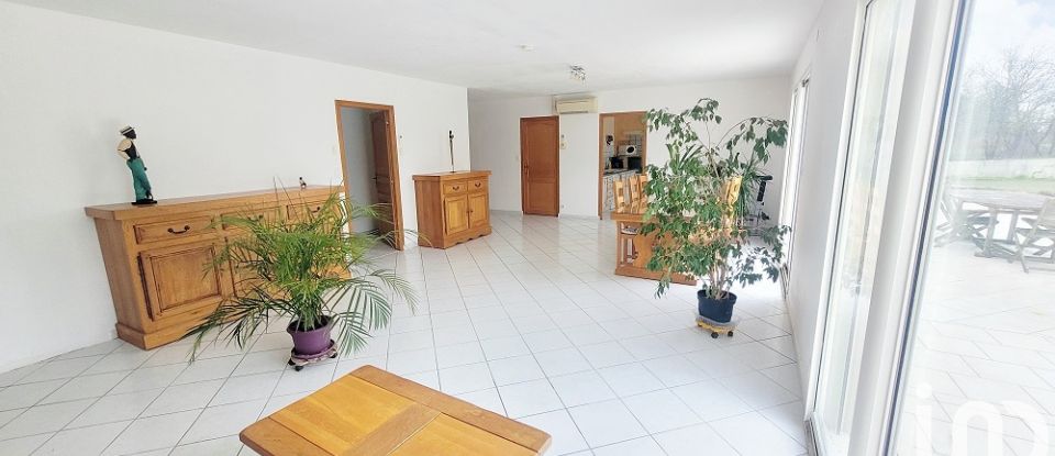 Maison 5 pièces de 130 m² à Vouillé-les-Marais (85450)