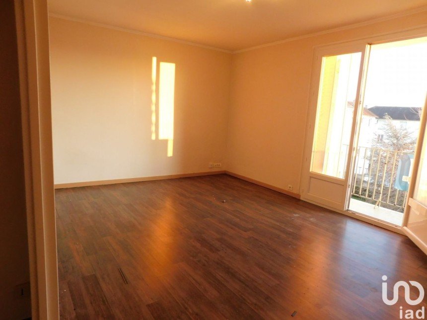 Appartement 4 pièces de 59 m² à Désertines (03630)