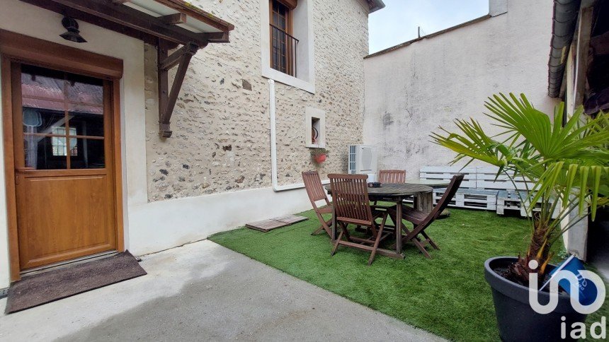 House 6 rooms of 190 m² in Breuilpont (27640)